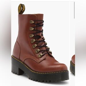 Dr. Martens Leona Boot